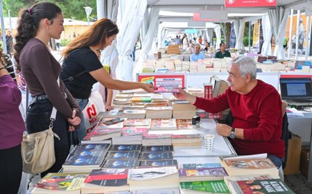 İzmir Kitap Fuarı kapılarını açtı: “Bu şehir daha fazla edebiyat demeli”